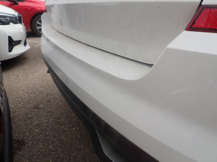 Skoda Kamiq 1.0 TSI Ambition DSG 81 kW (110 CV) Vehículo usado en Madrid Skoda Kamiq 1.0 TSI Ambition DSG 81 kW (110 CV) Vehículo usado en Madrid