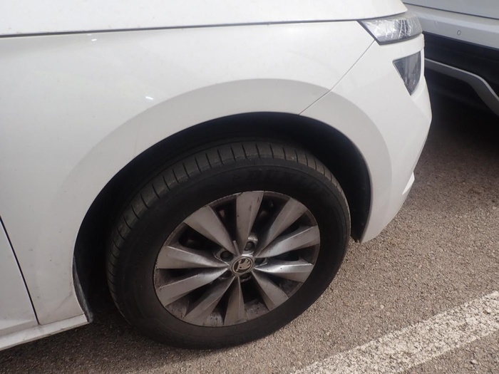 Skoda Kamiq 1.0 TSI Ambition DSG 81 kW (110 CV) Vehículo usado en Madrid Skoda Kamiq 1.0 TSI Ambition DSG 81 kW (110 CV) Vehículo usado en Madrid