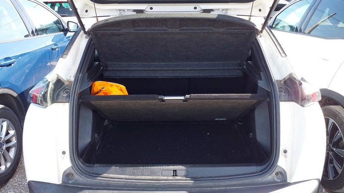 Peugeot 2008 BlueHDi 110 S&S Active Pack 81 kW (110 CV) Vehículo usado en Madrid Peugeot 2008 BlueHDi 110 S&S Active Pack 81 kW (110 CV) Vehículo usado en Madrid