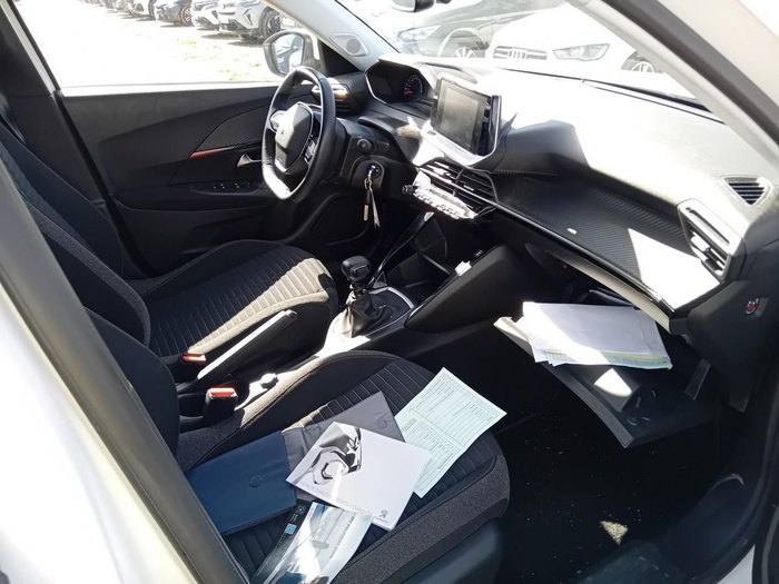 Peugeot 2008 BlueHDi 110 S&S Active Pack 81 kW (110 CV) Vehículo usado en Madrid Peugeot 2008 BlueHDi 110 S&S Active Pack 81 kW (110 CV) Vehículo usado en Madrid