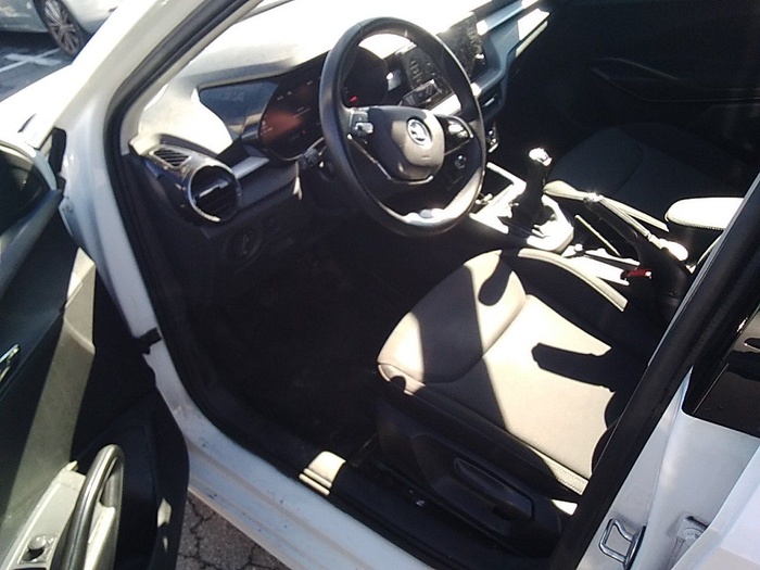 Skoda Fabia 1.0 MPI Essence 59 kW (80 CV) Vehículo usado en Madrid Skoda Fabia 1.0 MPI Essence 59 kW (80 CV) Vehículo usado en Madrid