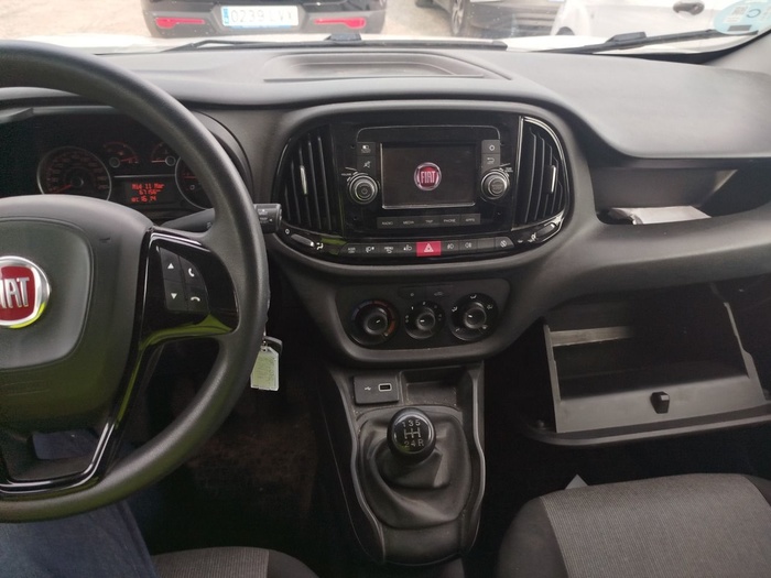 Fiat Dobló Cargo 1.6 Multijet SX 77 kW (105 CV) Vehículo usado en Madrid Fiat Dobló Cargo 1.6 Multijet SX 77 kW (105 CV) Vehículo usado en Madrid