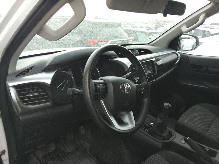 Toyota Hilux 2.4 D-4D Doble Cabina GX 110 kW (150 CV) Vehículo usado en Madrid Toyota Hilux 2.4 D-4D Doble Cabina GX 110 kW (150 CV) Vehículo usado en Madrid