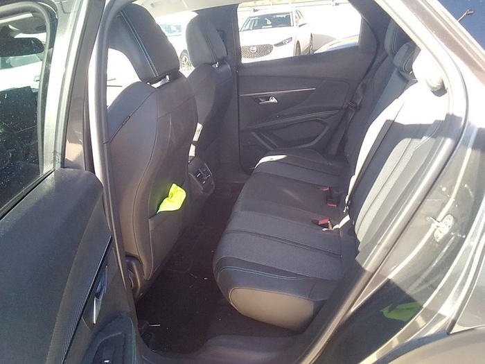 Peugeot 3008 BlueHDI 130 S&S Allure EAT8 96 kW (130 CV) Vehículo usado en Madrid Peugeot 3008 BlueHDI 130 S&S Allure EAT8 96 kW (130 CV) Vehículo usado en Madrid