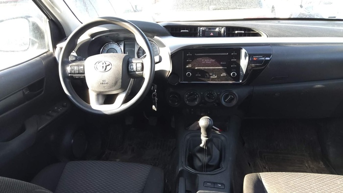 Toyota Hilux 2.4 D-4D Doble Cabina GX 110 kW (150 CV) Vehículo usado en Madrid Toyota Hilux 2.4 D-4D Doble Cabina GX 110 kW (150 CV) Vehículo usado en Madrid