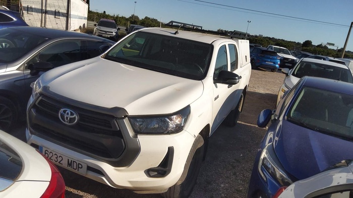 Toyota Hilux 2.4 D-4D Doble Cabina GX 110 kW (150 CV) Vehículo usado en Madrid Toyota Hilux 2.4 D-4D Doble Cabina GX 110 kW (150 CV) Vehículo usado en Madrid