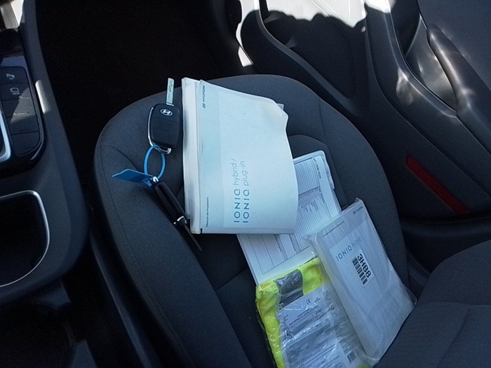 Hyundai Ioniq 1.6 GDI HEV Klass DCT 104 kW (141 CV) Vehículo usado en Madrid Hyundai Ioniq 1.6 GDI HEV Klass DCT 104 kW (141 CV) Vehículo usado en Madrid