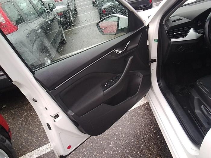 Skoda Kamiq 1.0 TSI Ambition DSG 81 kW (110 CV) Vehículo usado en Madrid Skoda Kamiq 1.0 TSI Ambition DSG 81 kW (110 CV) Vehículo usado en Madrid