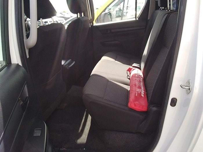 Toyota Hilux 2.4 D-4D Doble Cabina GX 110 kW (150 CV) Vehículo usado en Madrid Toyota Hilux 2.4 D-4D Doble Cabina GX 110 kW (150 CV) Vehículo usado en Madrid