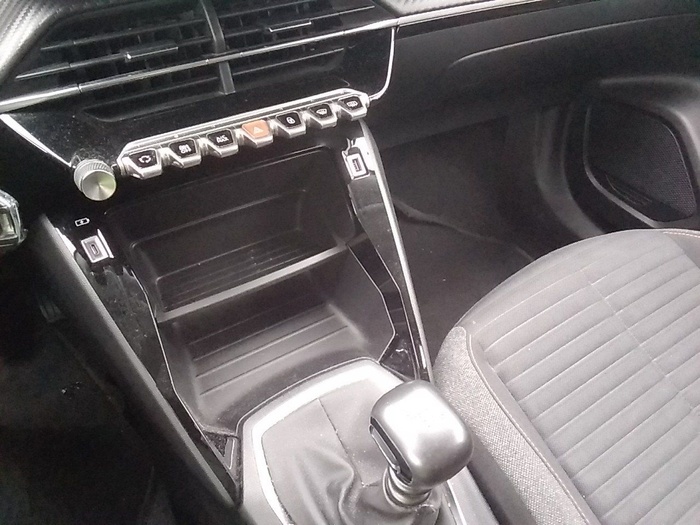 Peugeot 2008 BlueHDi 110 S&S Active Pack 81 kW (110 CV) Vehículo usado en Madrid Peugeot 2008 BlueHDi 110 S&S Active Pack 81 kW (110 CV) Vehículo usado en Madrid