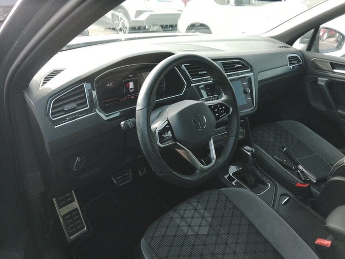 Volkswagen Tiguan R-Line 2.0 TDI 110 kW (150 CV) DSG Vehículo usado en Madrid Volkswagen Tiguan R-Line 2.0 TDI 110 kW (150 CV) DSG Vehículo usado en Madrid