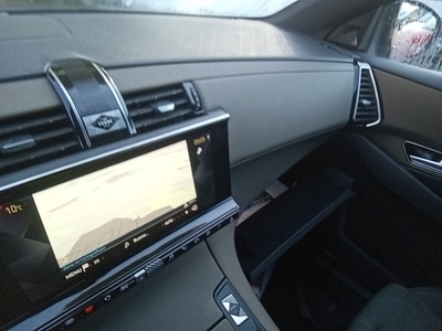 DS DS7 Crossback BlueHDi 130 DE Bastille + AT 96 kW (130 CV) 12 DS DS7 Crossback BlueHDi 130 DE Bastille + AT 96 kW (130 CV) 12