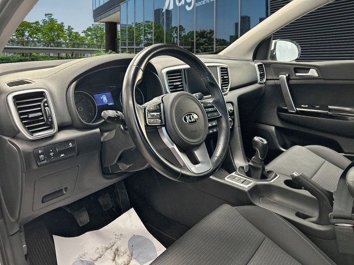 Kia Sportage 1.6 MHEV Black Edition 100 kW (136 CV) Vehículo usado en Madrid Kia Sportage 1.6 MHEV Black Edition 100 kW (136 CV) Vehículo usado en Madrid