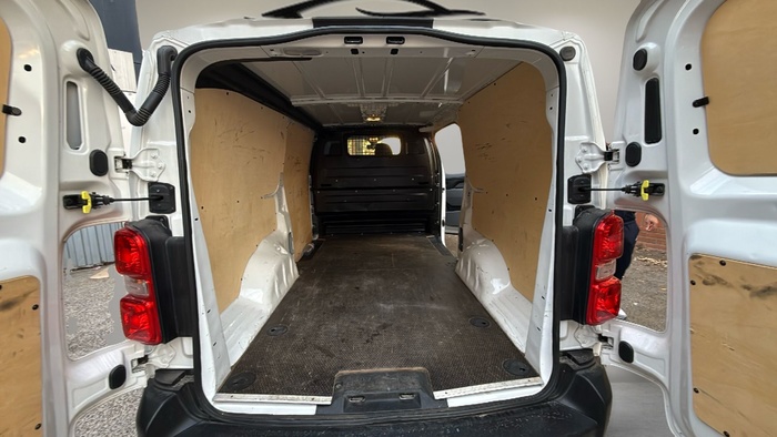 Citroen Jumpy Furgon BlueHDI 120 Doble Cabina Talla XL Control 88 kW (120 CV) Vehículo usado en Madrid Citroen Jumpy Furgon BlueHDI 120 Doble Cabina Talla XL Control 88 kW (120 CV) Vehículo usado en Madrid