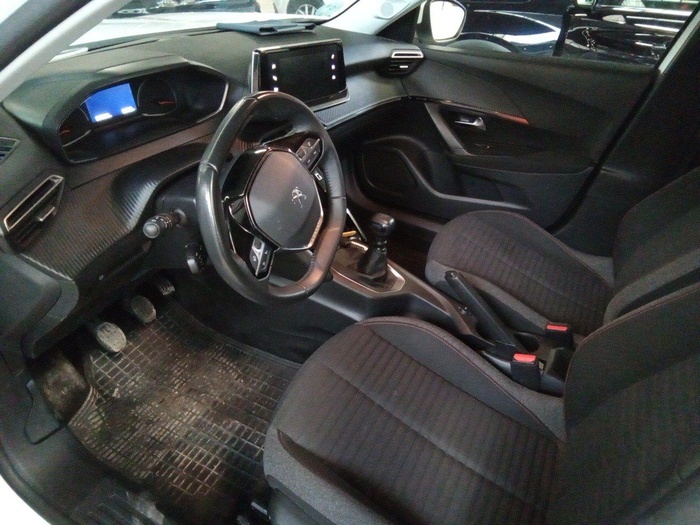 Peugeot 2008 BlueHDi 110 S&S Active 81 kW (110 CV) Vehículo usado en Madrid Peugeot 2008 BlueHDi 110 S&S Active 81 kW (110 CV) Vehículo usado en Madrid