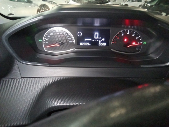 Peugeot 2008 BlueHDi 110 S&S Active 81 kW (110 CV) Vehículo usado en Madrid Peugeot 2008 BlueHDi 110 S&S Active 81 kW (110 CV) Vehículo usado en Madrid