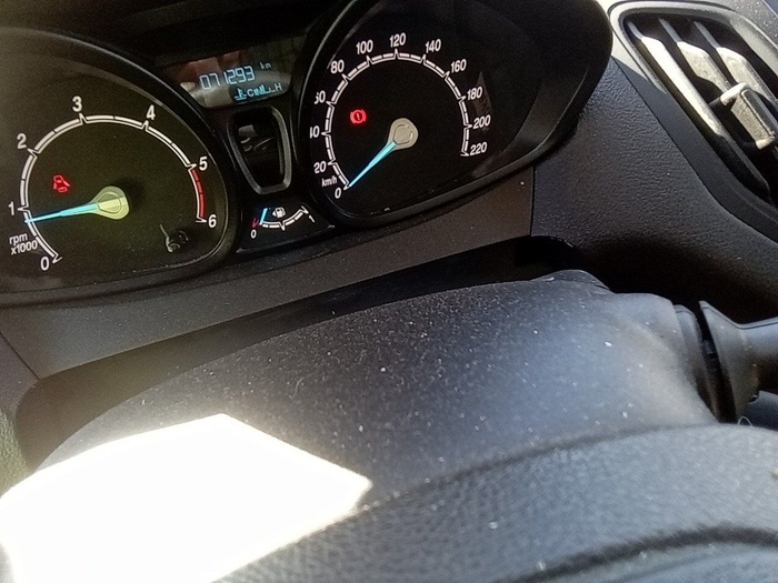 Ford Transit Courier Furgon 1.5 TDCI Trend 56 kW (75 CV) Vehículo usado en Madrid Ford Transit Courier Furgon 1.5 TDCI Trend 56 kW (75 CV) Vehículo usado en Madrid