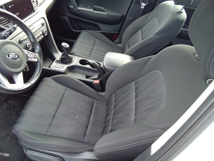 Kia Sportage 1.6 MHEV Business 4x4 100 kW (136 CV) Vehículo usado en Madrid Kia Sportage 1.6 MHEV Business 4x4 100 kW (136 CV) Vehículo usado en Madrid