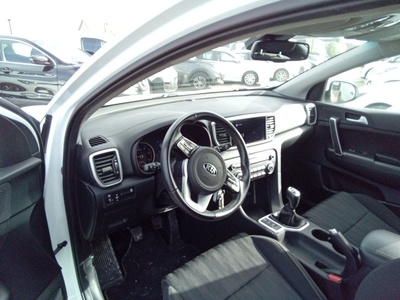 Kia Sportage 1.6 MHEV Business 4x4 100 kW (136 CV) 7 Kia Sportage 1.6 MHEV Business 4x4 100 kW (136 CV) 7