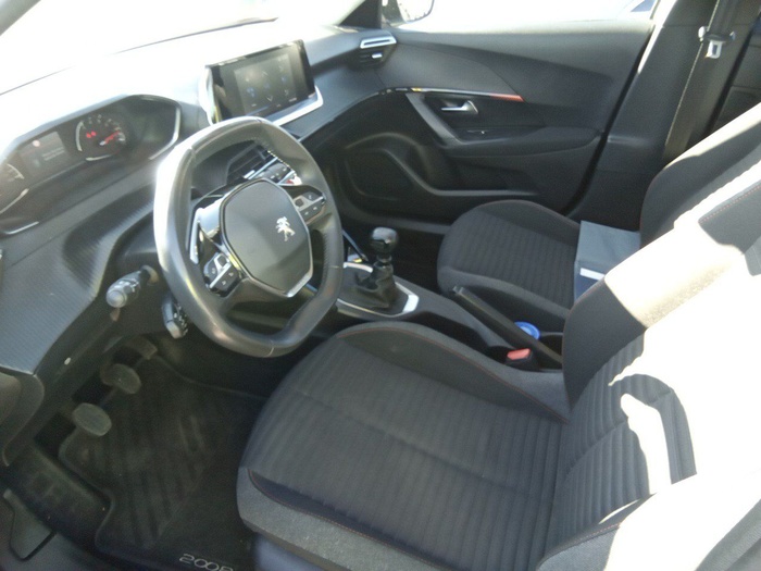 Peugeot 2008 BlueHDi 110 S&S Active Pack 81 kW (110 CV) Vehículo usado en Madrid Peugeot 2008 BlueHDi 110 S&S Active Pack 81 kW (110 CV) Vehículo usado en Madrid