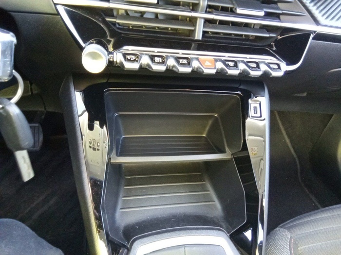 Peugeot 2008 BlueHDi 110 S&S Active Pack 81 kW (110 CV) Vehículo usado en Madrid Peugeot 2008 BlueHDi 110 S&S Active Pack 81 kW (110 CV) Vehículo usado en Madrid