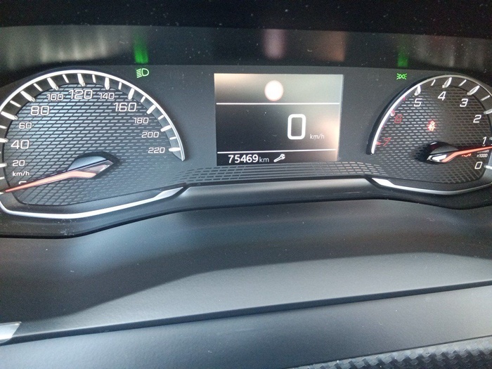 Peugeot 2008 BlueHDi 110 S&S Active Pack 81 kW (110 CV) Vehículo usado en Madrid Peugeot 2008 BlueHDi 110 S&S Active Pack 81 kW (110 CV) Vehículo usado en Madrid