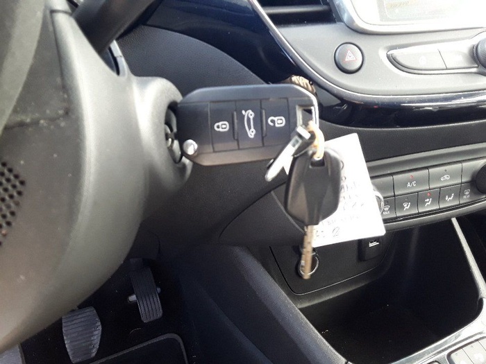 Opel Crossland X 1.5 D S&S Design Line 120 Aniversario 75 kW (102 CV) Vehículo usado en Madrid Opel Crossland X 1.5 D S&S Design Line 120 Aniversario 75 kW (102 CV) Vehículo usado en Madrid