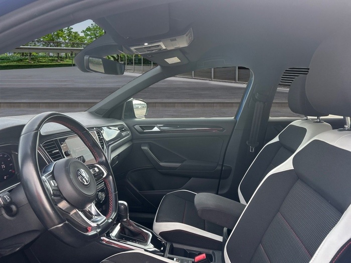 Volkswagen T-Roc Sport 1.5 TSI 110 kW (150 CV) DSG Vehículo usado en Madrid Volkswagen T-Roc Sport 1.5 TSI 110 kW (150 CV) DSG Vehículo usado en Madrid