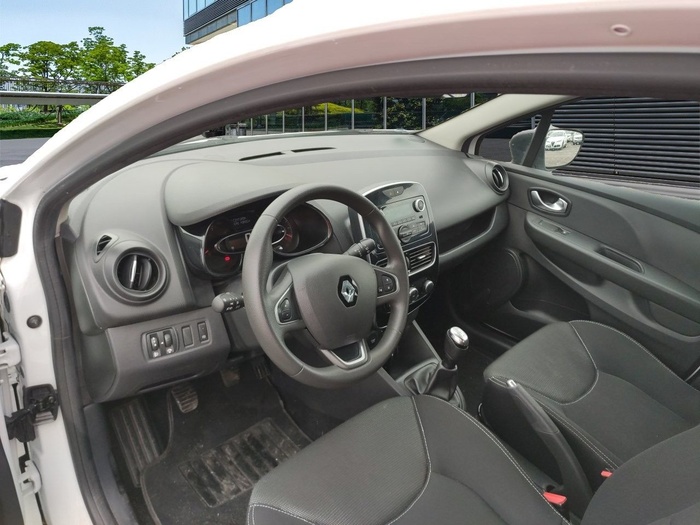 Renault Clio Business TCe 55 kW (75 CV) Vehículo usado en Madrid Renault Clio Business TCe 55 kW (75 CV) Vehículo usado en Madrid