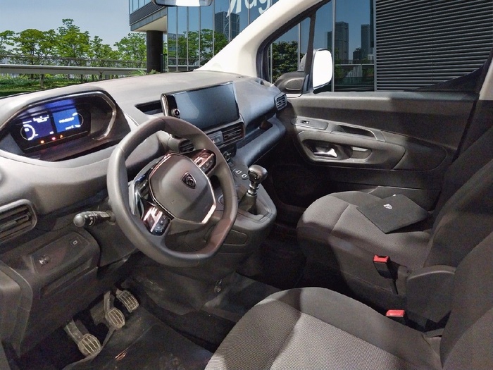 Peugeot Rifter Active Business Standard BlueHDi 73 kW (100 CV) Vehículo usado en Madrid Peugeot Rifter Active Business Standard BlueHDi 73 kW (100 CV) Vehículo usado en Madrid