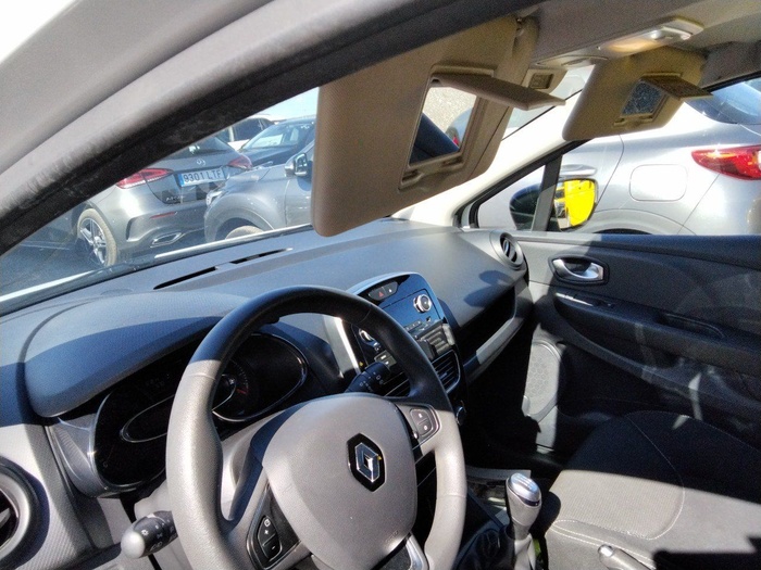 Renault Clio Business TCe 55 kW (75 CV) Vehículo usado en Madrid Renault Clio Business TCe 55 kW (75 CV) Vehículo usado en Madrid