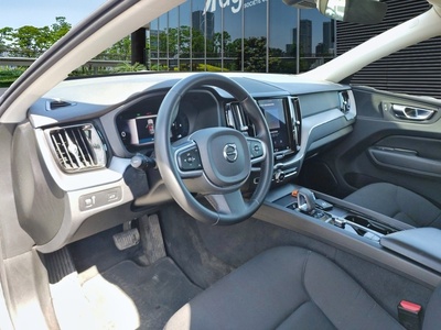 Volvo XC60 B4 D Momentum Pro AWD Auto 145 kW (197 CV) 7 Volvo XC60 B4 D Momentum Pro AWD Auto 145 kW (197 CV) 7