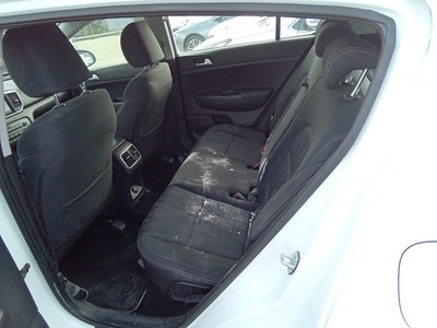 Kia Sportage 1.6 MHEV Business 4x4 100 kW (136 CV) 9 Kia Sportage 1.6 MHEV Business 4x4 100 kW (136 CV) 9