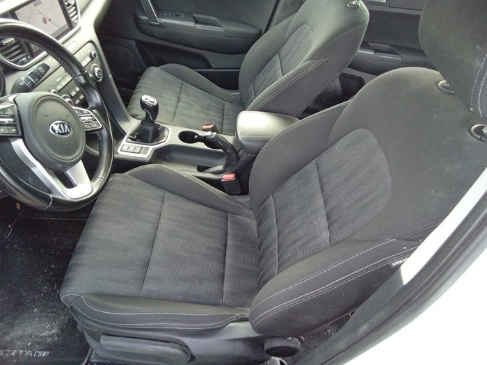 Kia Sportage 1.6 MHEV Business 4x4 100 kW (136 CV) Vehículo usado en Madrid Kia Sportage 1.6 MHEV Business 4x4 100 kW (136 CV) Vehículo usado en Madrid