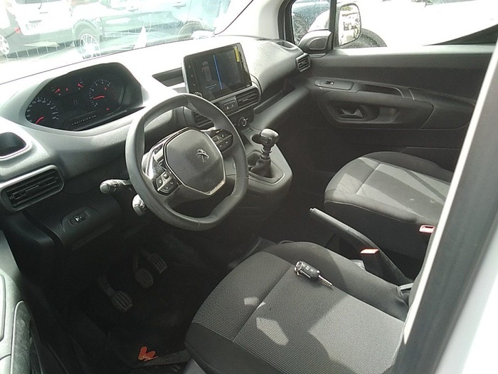 Peugeot Partner Furgon BlueHDi 100 Standard 600kg 75 kW (102 CV) Vehículo usado en Madrid Peugeot Partner Furgon BlueHDi 100 Standard 600kg 75 kW (102 CV) Vehículo usado en Madrid