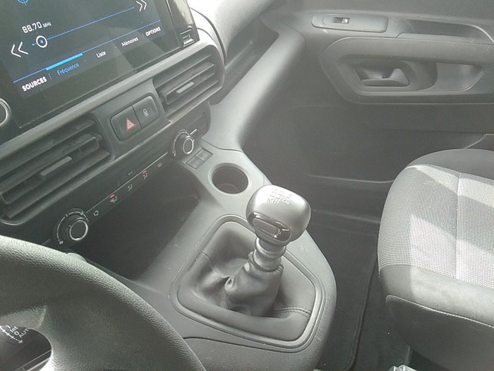 Peugeot Partner Furgon BlueHDi 100 Standard 600kg 75 kW (102 CV) Vehículo usado en Madrid Peugeot Partner Furgon BlueHDi 100 Standard 600kg 75 kW (102 CV) Vehículo usado en Madrid