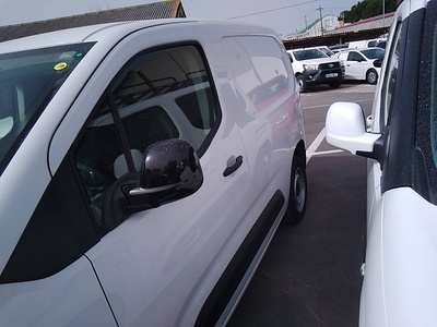 Peugeot Partner Furgon BlueHDi 100 Standard 600kg 75 kW (102 CV) 14 Peugeot Partner Furgon BlueHDi 100 Standard 600kg 75 kW (102 CV) 14