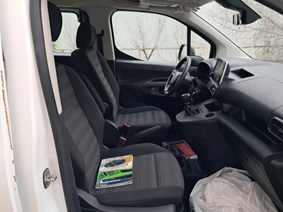 Opel Combo Life 1.5 TD Business Edition Plus L1 75 kW (102 CV) 8 Opel Combo Life 1.5 TD Business Edition Plus L1 75 kW (102 CV) 8