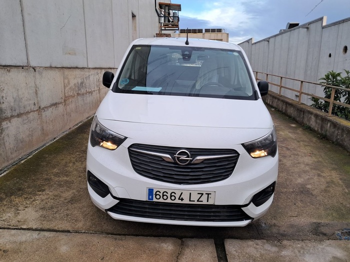 Opel Combo Life 1.5 TD Business Edition Plus L1 75 kW (102 CV) Vehículo usado en Madrid Opel Combo Life 1.5 TD Business Edition Plus L1 75 kW (102 CV) Vehículo usado en Madrid