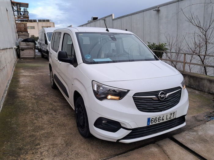 Opel Combo Life 1.5 TD Business Edition Plus L1 75 kW (102 CV) Vehículo usado en Madrid Opel Combo Life 1.5 TD Business Edition Plus L1 75 kW (102 CV) Vehículo usado en Madrid