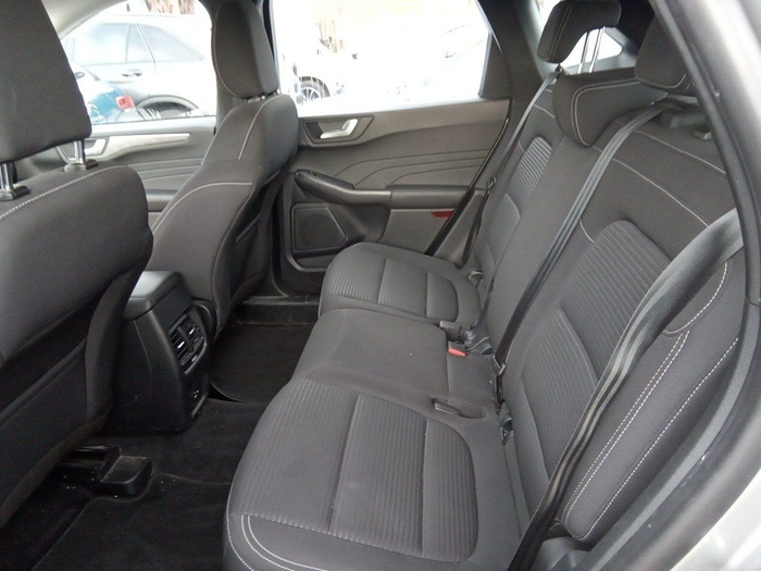 Ford Kuga 2.5 Duratec FHEV Titanium Auto 140 kW (190 CV) Vehículo usado en Madrid Ford Kuga 2.5 Duratec FHEV Titanium Auto 140 kW (190 CV) Vehículo usado en Madrid