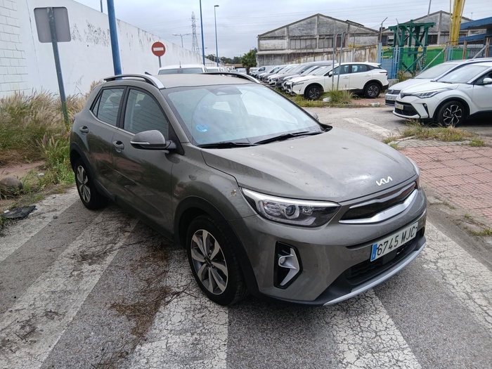 Kia Stonic 1.0 T-GDi MHEV Drive iMT 88 kW (120 CV) Vehículo usado en Madrid Kia Stonic 1.0 T-GDi MHEV Drive iMT 88 kW (120 CV) Vehículo usado en Madrid