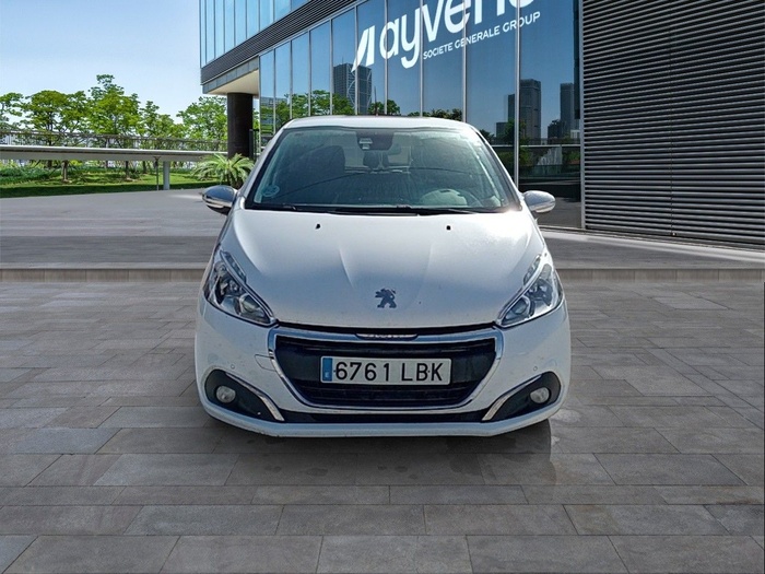 Peugeot 208 BlueHDi 100 Tech Edition 73 kW (99 CV) Vehículo usado en Madrid Peugeot 208 BlueHDi 100 Tech Edition 73 kW (99 CV) Vehículo usado en Madrid