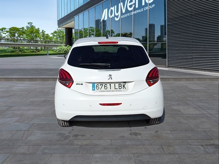 Peugeot 208 BlueHDi 100 Tech Edition 73 kW (99 CV) Vehículo usado en Madrid Peugeot 208 BlueHDi 100 Tech Edition 73 kW (99 CV) Vehículo usado en Madrid