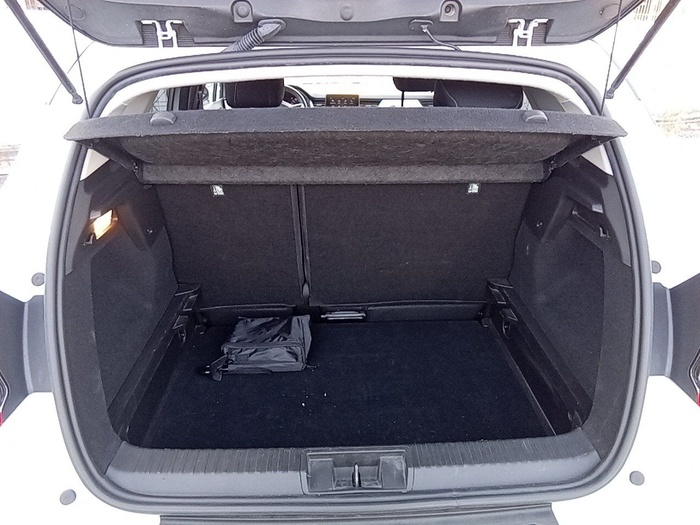 Renault Captur Intens TCe GLP 74 kW (100 CV) Vehículo usado en Madrid Renault Captur Intens TCe GLP 74 kW (100 CV) Vehículo usado en Madrid