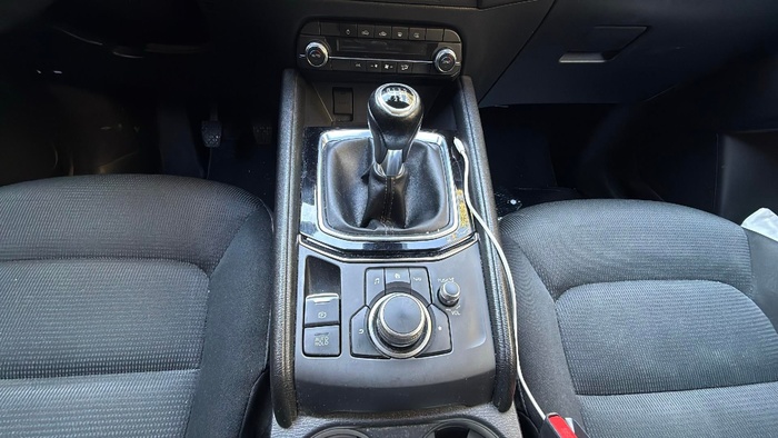 Mazda CX-5 2.0 G Evolution 2WD AT 121 kW (165 CV) Vehículo usado en Madrid Mazda CX-5 2.0 G Evolution 2WD AT 121 kW (165 CV) Vehículo usado en Madrid