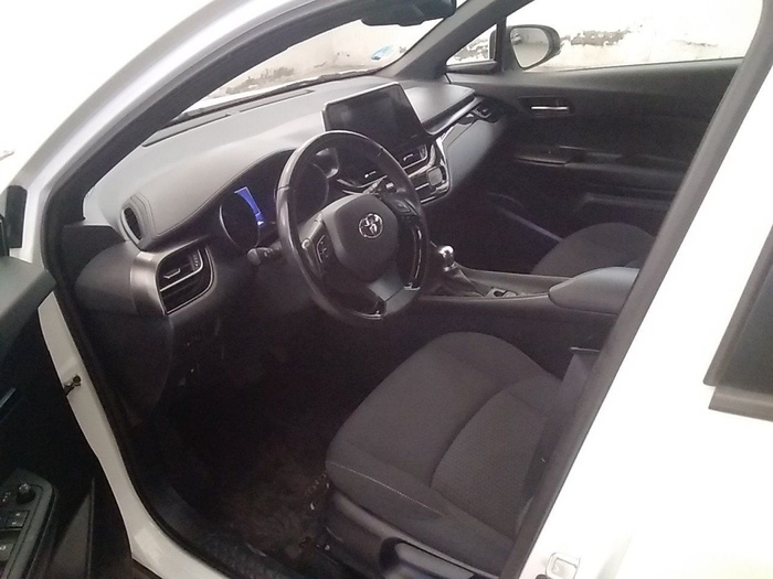 Toyota C-HR 1.8 125H Active 90 kW (122 CV) Vehículo usado en Madrid Toyota C-HR 1.8 125H Active 90 kW (122 CV) Vehículo usado en Madrid