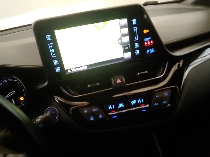 Toyota C-HR 1.8 125H Active 90 kW (122 CV) Vehículo usado en Madrid Toyota C-HR 1.8 125H Active 90 kW (122 CV) Vehículo usado en Madrid