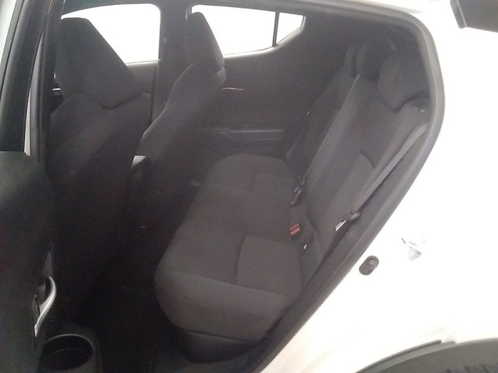 Toyota C-HR 1.8 125H Active 90 kW (122 CV) Vehículo usado en Madrid Toyota C-HR 1.8 125H Active 90 kW (122 CV) Vehículo usado en Madrid