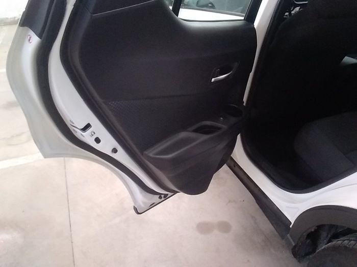 Toyota C-HR 1.8 125H Active 90 kW (122 CV) Vehículo usado en Madrid Toyota C-HR 1.8 125H Active 90 kW (122 CV) Vehículo usado en Madrid